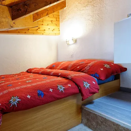 Cosy Up To 8 People
