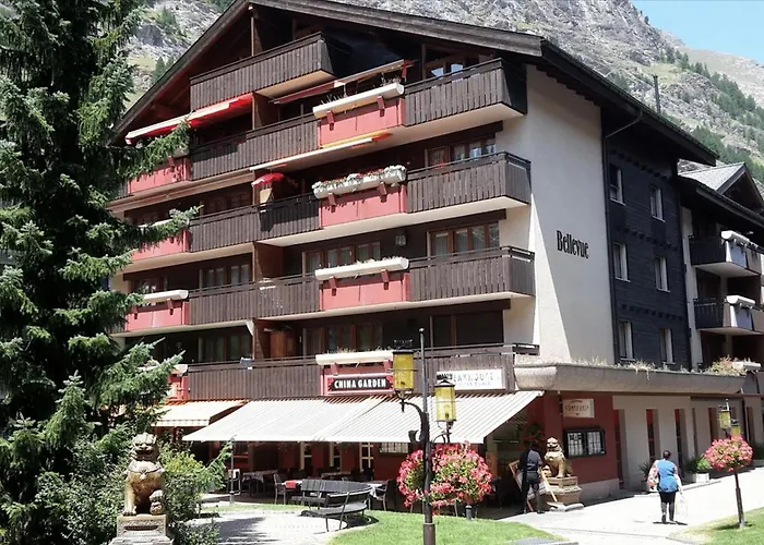 Au Centre De *